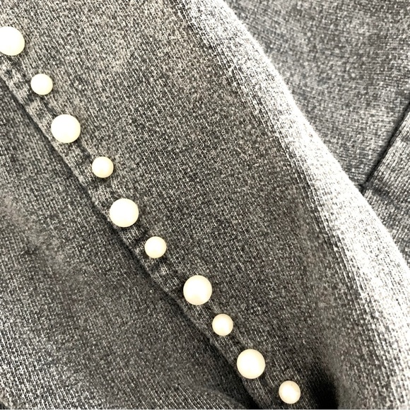 NASTY GAL Long Sleeve Cropped Top, in gray with pearls - Picture 2 of 4